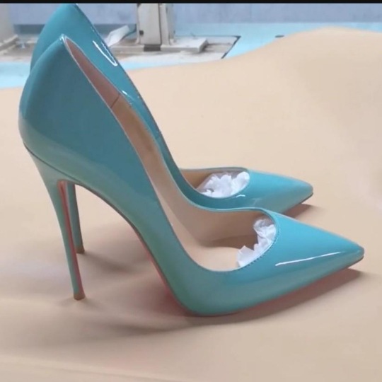 Patent Leather Pump - รองเท้าส้นสูงแฟชั่นหัวแหลมหนังเคลือบเงา 12 ซม. ส้นบาง ใส่ได้หลายโอกาส เหมาะสำหรับเดินทาง