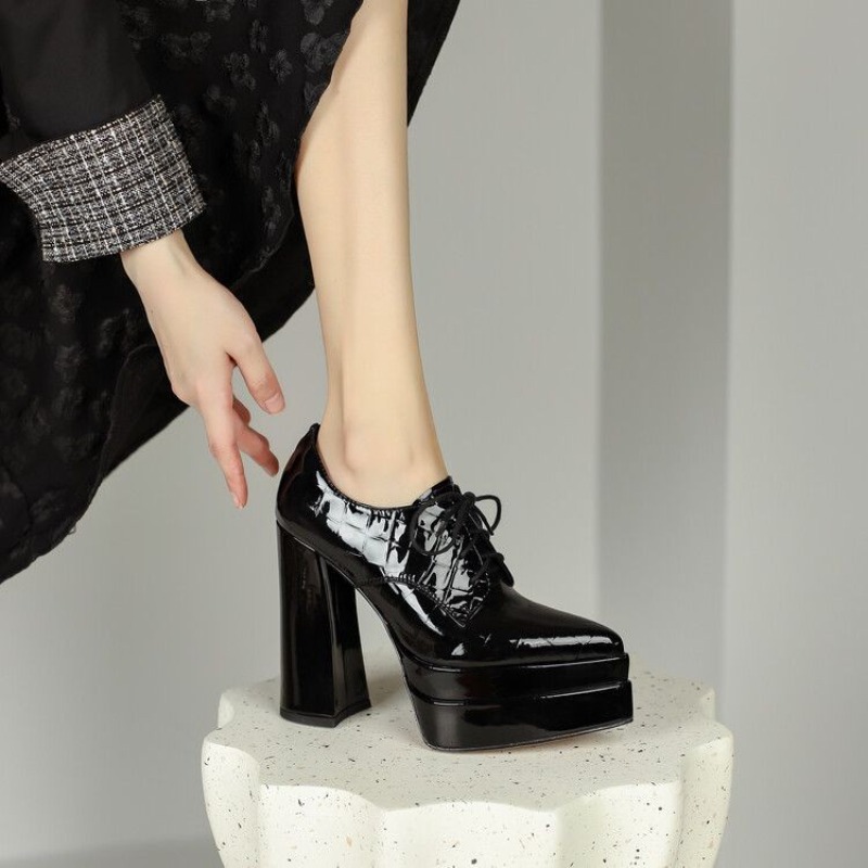 รองเท้าส้นสูงปลายแหลมแบบรัดส้น - Patent Leather Pump บทวิจารณ์และราคา