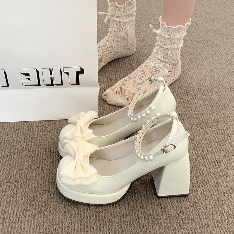 รองเท้าส้นสูงแพลตฟอร์มหนังแก้ว - Patent Leather Pump บทวิจารณ์และราคา