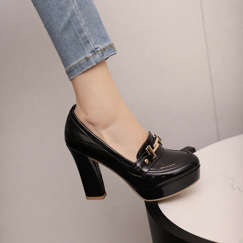 แฟชั่นโซ่โลหะผู้หญิงLoafersเงิ - Patent Leather Pump บทวิจารณ์และราคา